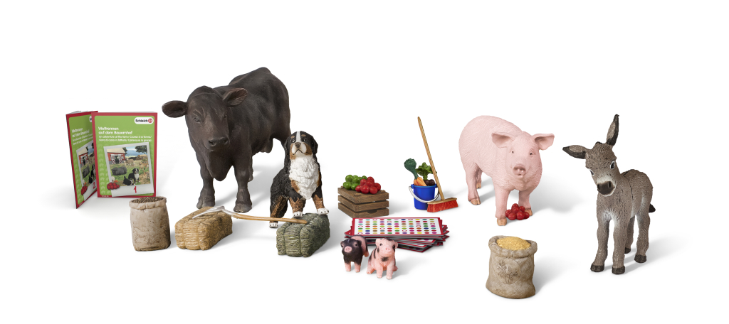 Kuh, Schwein und Hund bevölkern den großen Schleich Adventskalender 2015 Bauernhof.