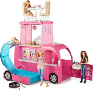 Der Super Ferien Camper bietet eine Fülle an Spielmöglichkeiten - eine der schönsten Barbie Neuheiten 2015.