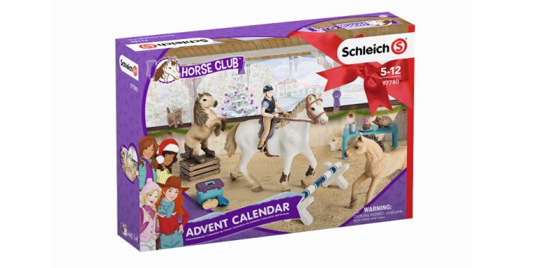 Auch in diesem Jahr ein Bestseller: der neue Schleich Adventskalender 2018 HorseClub enthält viel Zubehör für den Pferdehof (Abbildung: Schleich)